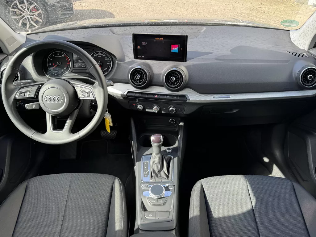 Audi Q2 35 TFSI S Edition | Camera | Airco | Navi | Extra getint glas | LM velgen | Verwarmde voorstoelen | LED - Kop / Achterlichten ( Vestiging - Nieuwegein ) Audi Q2 35 TFSI S Edition | Camera | Airco | Navi | Extra getint glas | LM velgen | Verwarmde voorstoelen | LED - Kop / Achterlichten ( Vestiging - Nieuwegein )