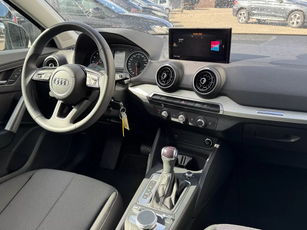 Audi Q2 35 TFSI S Edition | Camera | Airco | Navi | Extra getint glas | LM velgen | Verwarmde voorstoelen | LED - Kop / Achterlichten ( Vestiging - Nieuwegein ) Audi Q2 35 TFSI S Edition | Camera | Airco | Navi | Extra getint glas | LM velgen | Verwarmde voorstoelen | LED - Kop / Achterlichten ( Vestiging - Nieuwegein )