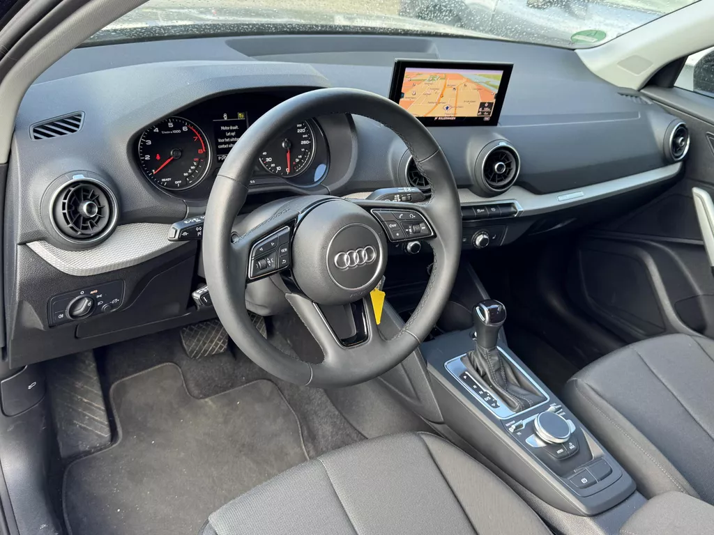 Audi Q2 35 TFSI S Edition | Camera | Airco | Navi | Extra getint glas | LM velgen | Verwarmde voorstoelen | LED - Kop / Achterlichten ( Vestiging - Nieuwegein ) Audi Q2 35 TFSI S Edition | Camera | Airco | Navi | Extra getint glas | LM velgen | Verwarmde voorstoelen | LED - Kop / Achterlichten ( Vestiging - Nieuwegein )