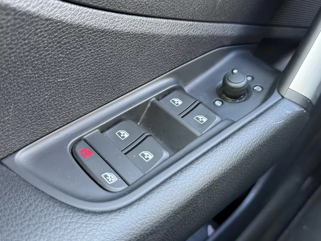 Audi Q2 35 TFSI S Edition | Camera | Airco | Navi | Extra getint glas | LM velgen | Verwarmde voorstoelen | LED - Kop / Achterlichten ( Vestiging - Nieuwegein ) Audi Q2 35 TFSI S Edition | Camera | Airco | Navi | Extra getint glas | LM velgen | Verwarmde voorstoelen | LED - Kop / Achterlichten ( Vestiging - Nieuwegein )