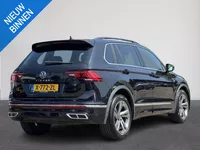 Volkswagen Tiguan 1.5 TSI R-Line Business Automaat | Matrix LED koplampen | Cruise control adaptief | Digitaal Dashboard | Climate Control | comfortstoelen | Apple Carplay/Android Auto | Parkeersensor voor/achter | 19" Lichtmetalen Velgen Foto