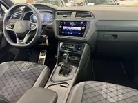 Volkswagen Tiguan 1.5 TSI R-Line Business Automaat | Matrix LED koplampen | Cruise control adaptief | Digitaal Dashboard | Climate Control | comfortstoelen | Apple Carplay/Android Auto | Parkeersensor voor/achter | 19" Lichtmetalen Velgen Foto