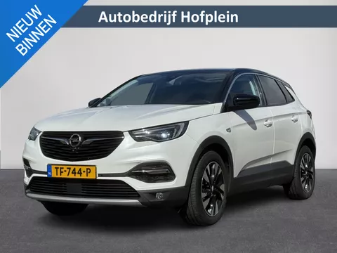 Opel Grandland X 1.2 Turbo Automaat Ultimate | Camera |  | Climate Control | Glazen panorama dak met elektrisch bedienbare zonwering | Apple Carplay/Android Auto | Sportstoelen | 18 Lichtmetalen Velgen | Afwijkende dakkleur | Trekhaak | Trekgewicht 1200kg