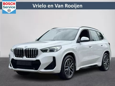 BMW X1 xDrive25e M-Sport | Navi | Alcantara/Leer | Camera | PDC ( Vestiging - Nieuwegein )