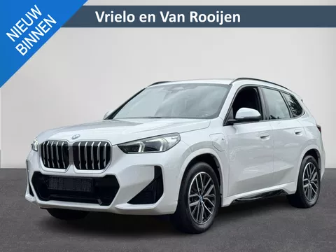 BMW X1 xDrive25e M-Sport | Navi | Alcantara/Leer | Camera | PDC ( Vestiging - Nieuwegein ) BMW X1 xDrive25e M-Sport | Navi | Alcantara/Leer | Camera | PDC ( Vestiging - Nieuwegein )