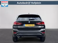 BMW X1 sDrive18iA High Executive | Cruise Control | Camera | Navigatie | Stoelverwarming | LM-Velgen | Climate Control | Elektrisch bedienbare Achterklep | Parkeer Sensoren voor en achter | LED Verlichting Foto